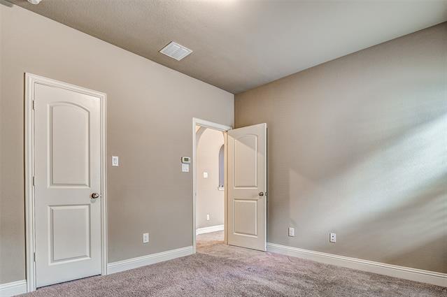 Building Photo - 534 Evergreen Dr
