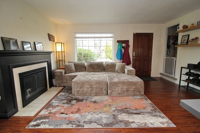 Building Photo - 9020 SE Stephens St