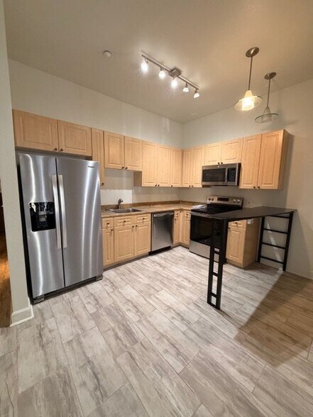 Building Photo - 5677 E Park Pl Ave