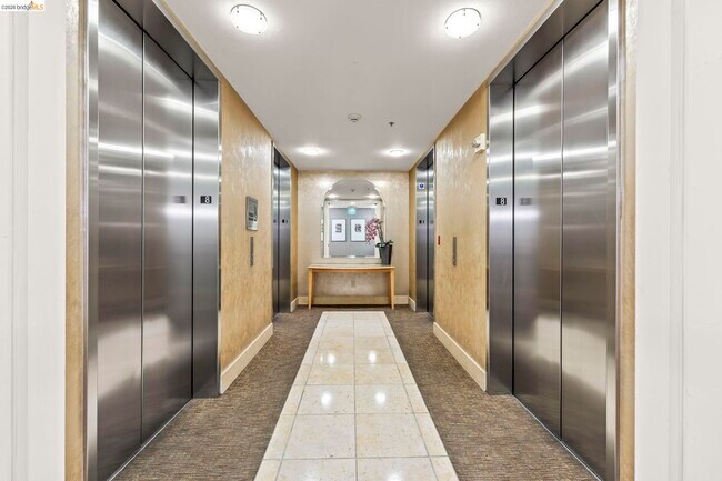 Building Photo - 1 Lakeside Dr