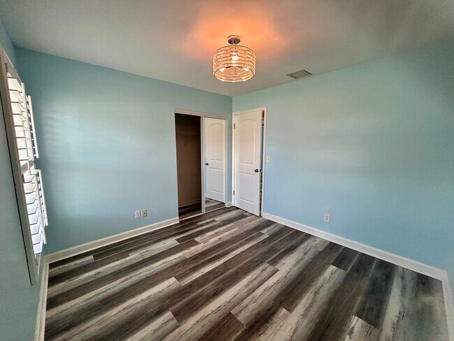 Building Photo - 316 NW Avens St