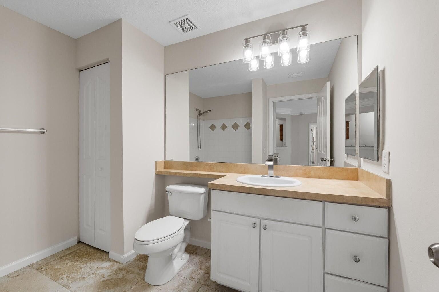 Building Photo - 9901 Baywinds Dr
