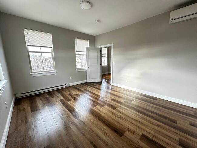 Building Photo - 5 Hampshire St