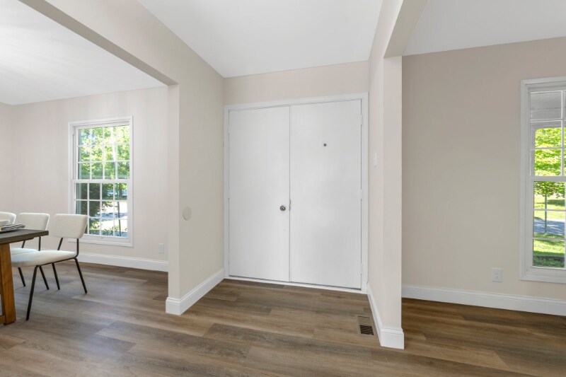 Building Photo - 2 Oak Point Ct