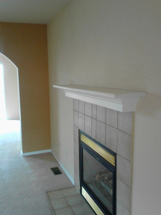 Building Photo - Light airy two story minutes from Fort Carson