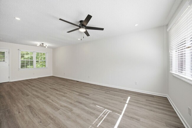 Building Photo - Fully Renovated 3 Bed / 2 Bath Ranch Near Downtown Raleigh & the Greenway!