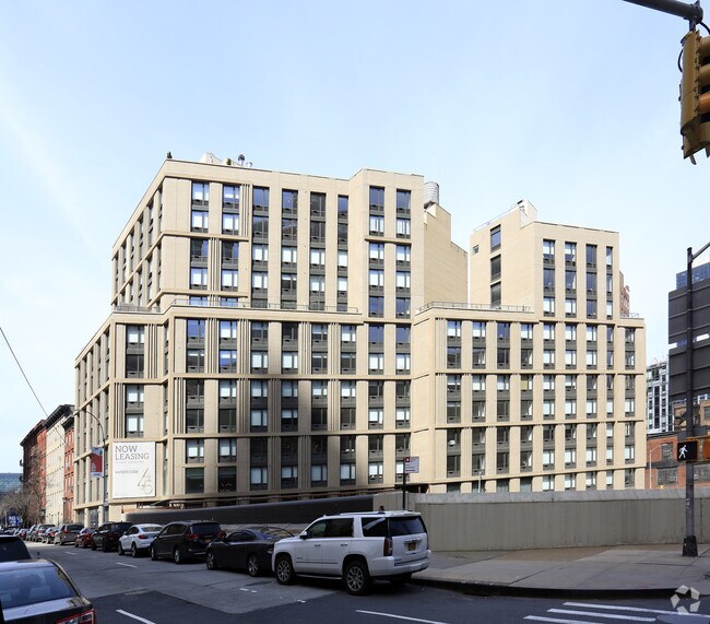 Building Photo - 445W35