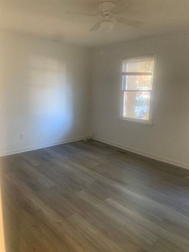 Building Photo - 4804-4806