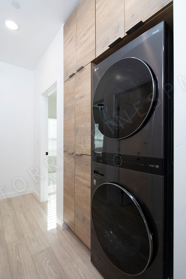 Building Photo - *OPEN HOUSE: 5/3 1:30-4:00PM* 2 Br in Clai...