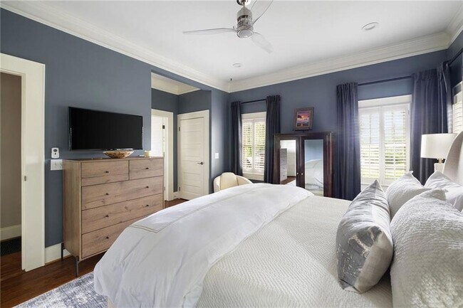 Building Photo - 28 Clay St SE