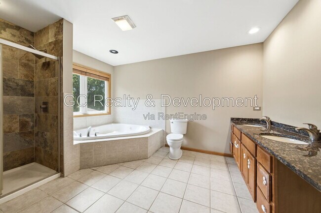 Building Photo - 1007 Forest Dr