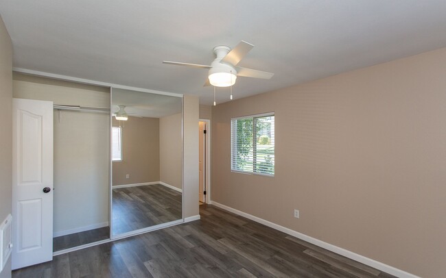 Building Photo - Sleek and Stylish 2 Bedroom Condo in Encin...