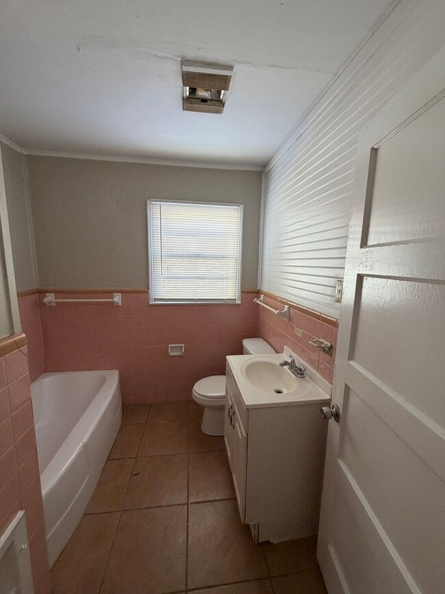 Building Photo - 1344/1346 Shamrock