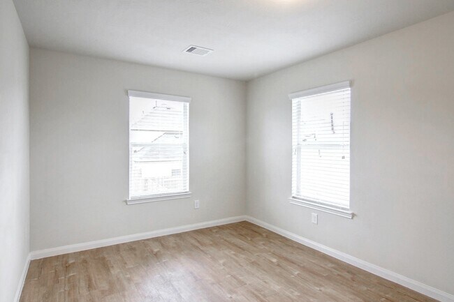 Building Photo - 2427 Sailors Way