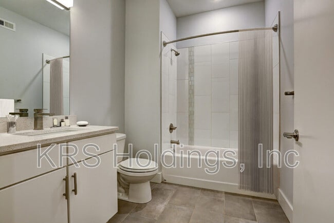 Building Photo - 805 W Cary St