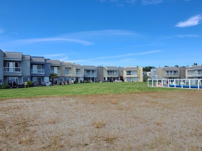 Building Photo - 1728 Edwards Dr