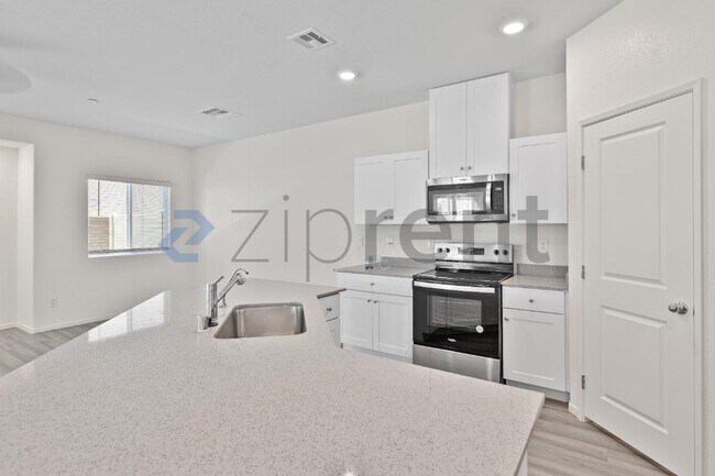 Building Photo - Unit Unit 3