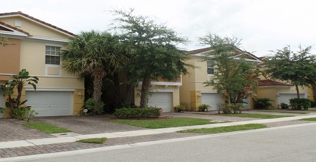 Building Photo - 1040 Pipers Cay Dr