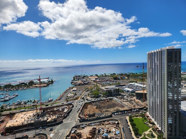 Building Photo - 988 Halekauwila St