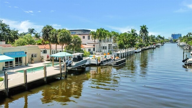 Building Photo - 325 Bontona Ave