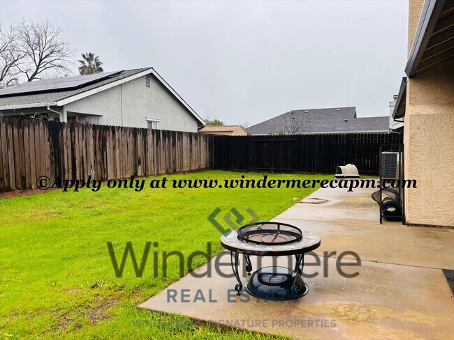 Building Photo - Available now! Charming 3-bed, 2-bath Gem in East Del Paso Heights- Your Perfect Home Awaits!