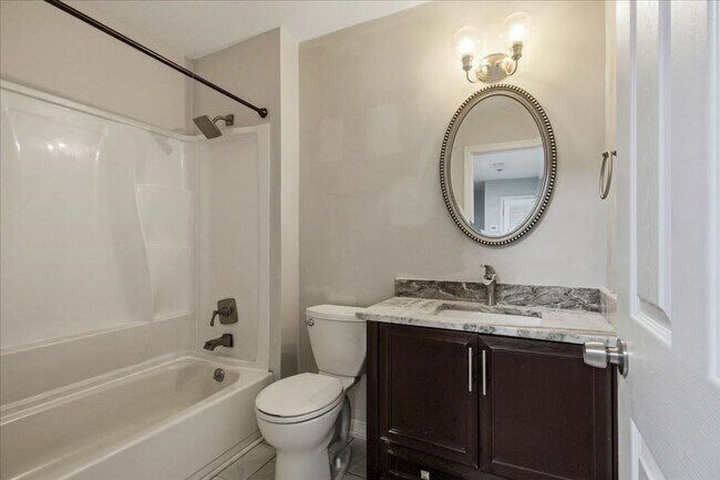 Building Photo - 208 Greenbriar Dr