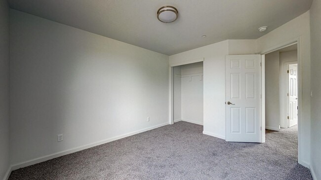 Building Photo - 2352 Karen Ct