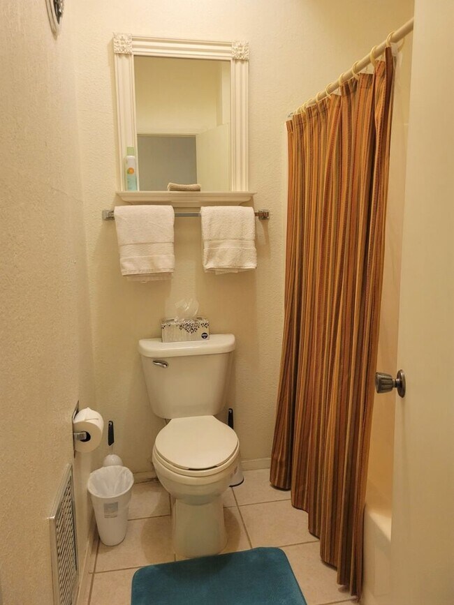 Building Photo - 119 Whispering Pines Way