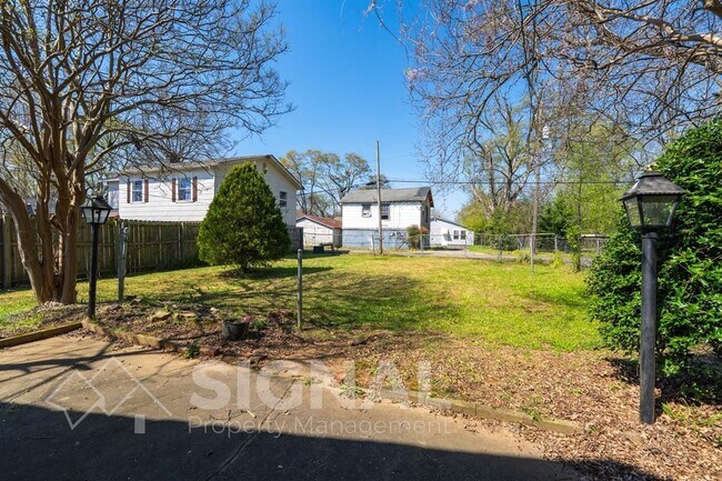 Building Photo - 1618 51st St W