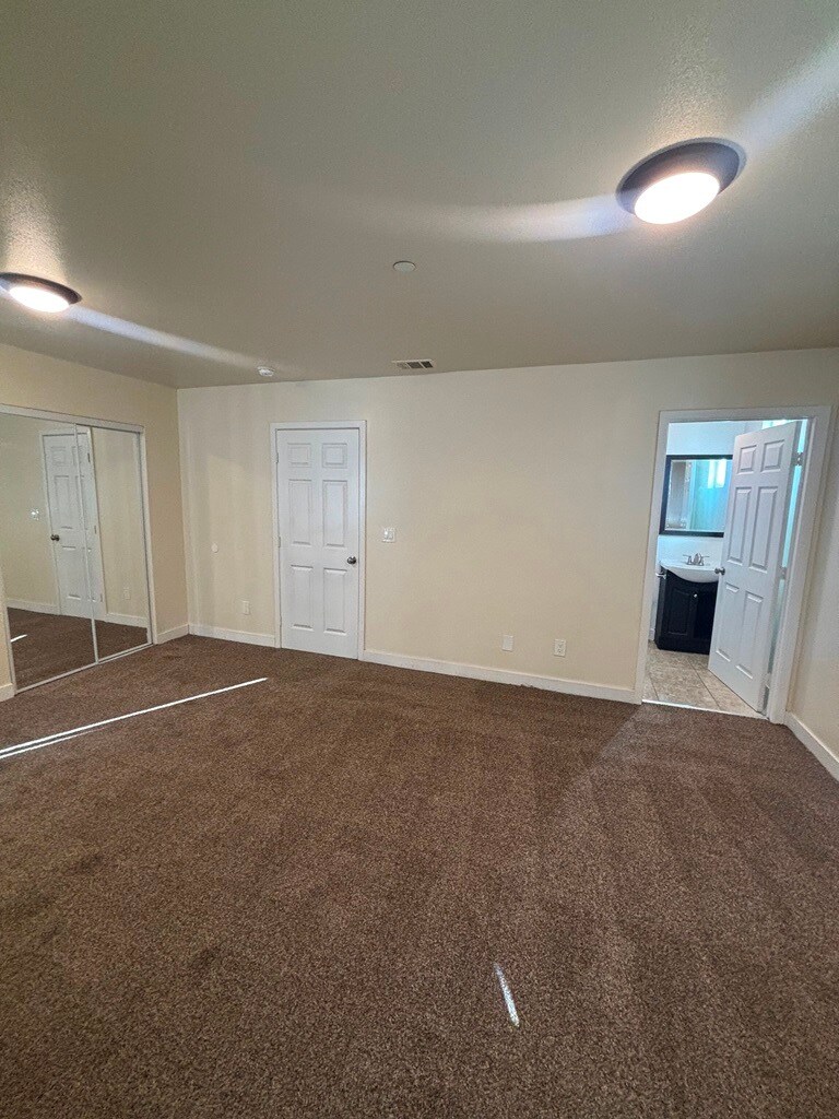 Building Photo - 134 W 84th St