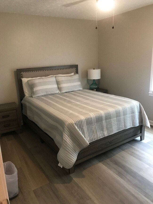 Building Photo - 305 Red Bird Way