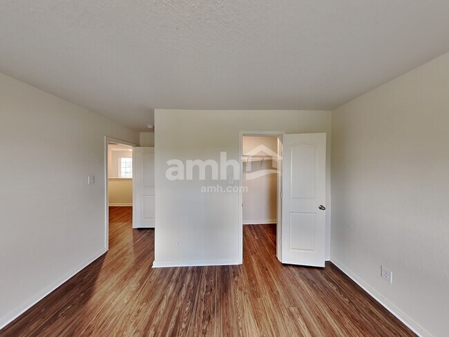 Building Photo - 7931 Bluewater Cove