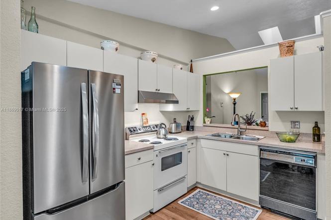 Building Photo - 2511 NW 56th Ave