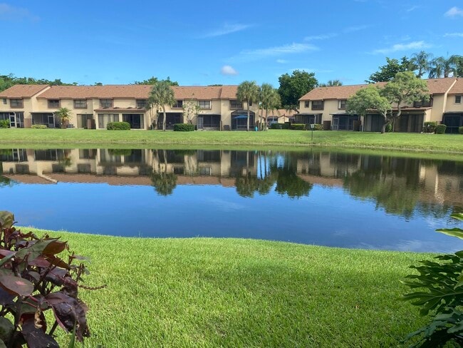 Building Photo - 3961 Cocoplum Cir