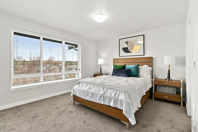 Building Photo - Spacious 3 Bedroom, 3 Bath Townhome with 1-Car Garage!