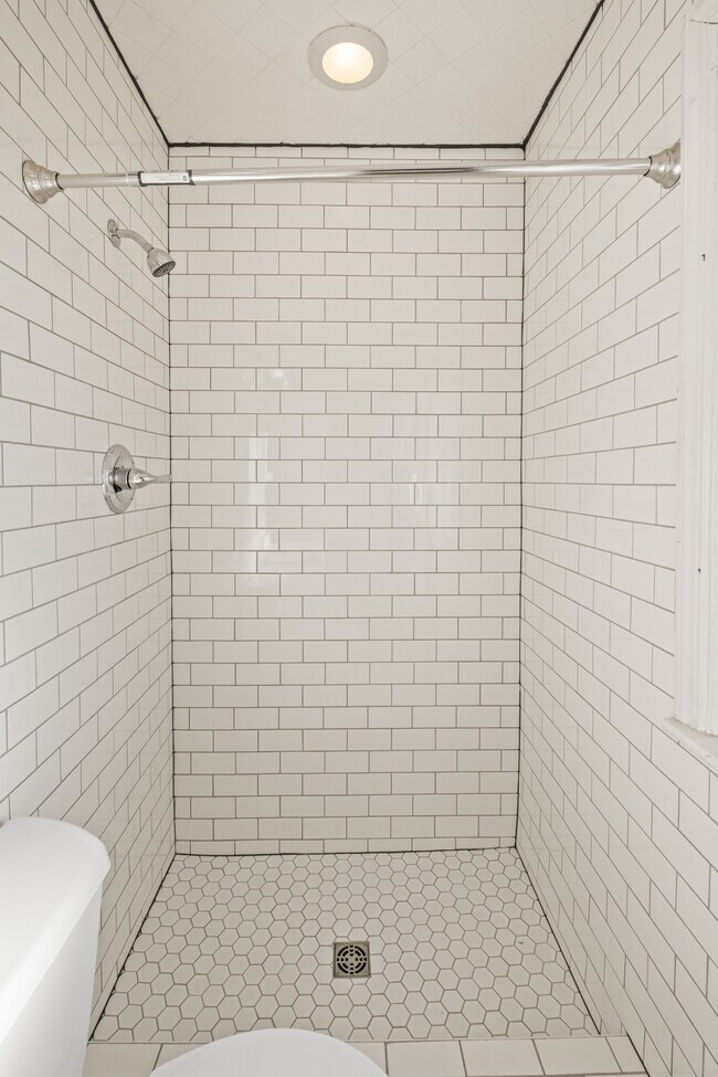 Building Photo - 318 Castleview Dr