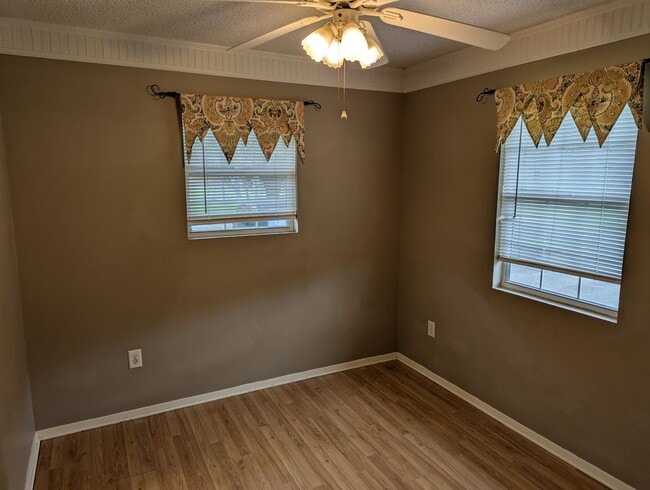 Building Photo - ADORABLE 3 Bed 1 bath in Breaux Bridge!!