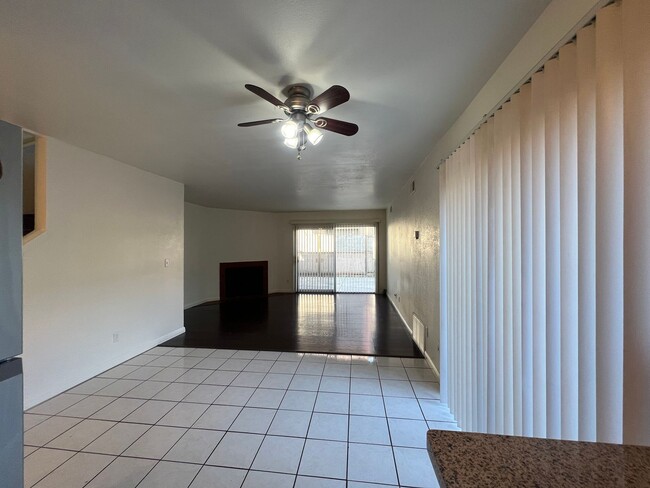 Building Photo - Duplex available in Little Saigon!