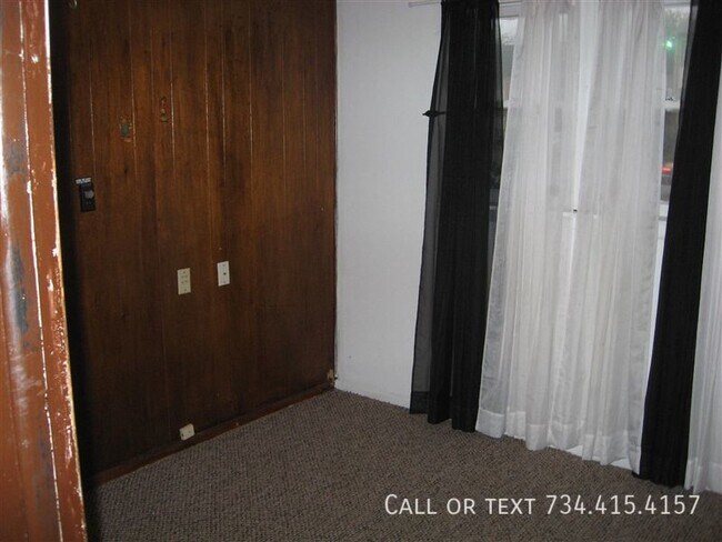 Building Photo - 2866 Golfside Rd
