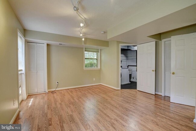 Building Photo - 8521 Tysons Ct