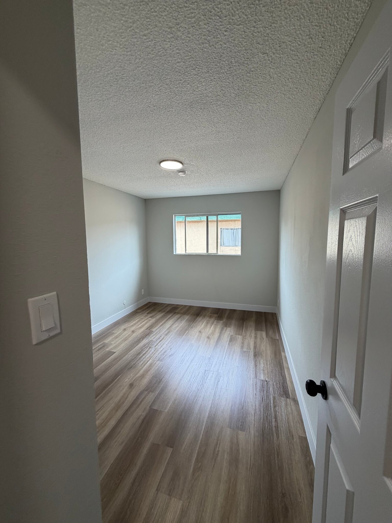 Building Photo - 1207 W 39th Pl