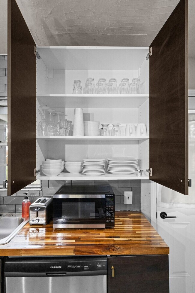 Building Photo - 4717 Edith St