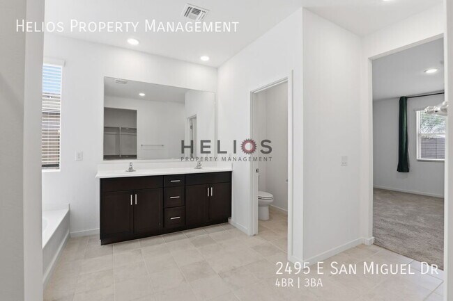 Building Photo - 2495 E San Miguel Dr