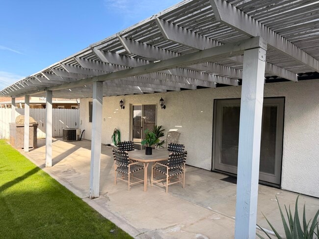 Building Photo - 51905 Avenida Velasco