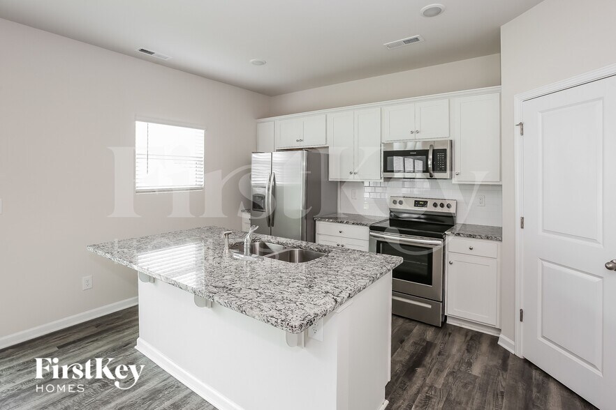 Building Photo - 9605 Hamel St