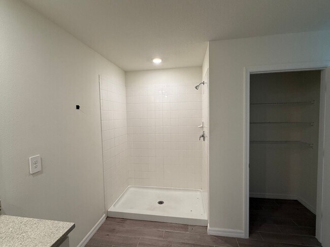 Building Photo - Spacious 4-Bedroom Modern Home in Oaks Preserve – Perfect Gainesville Location