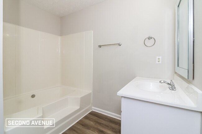 Building Photo - 400 N Hickory Ln