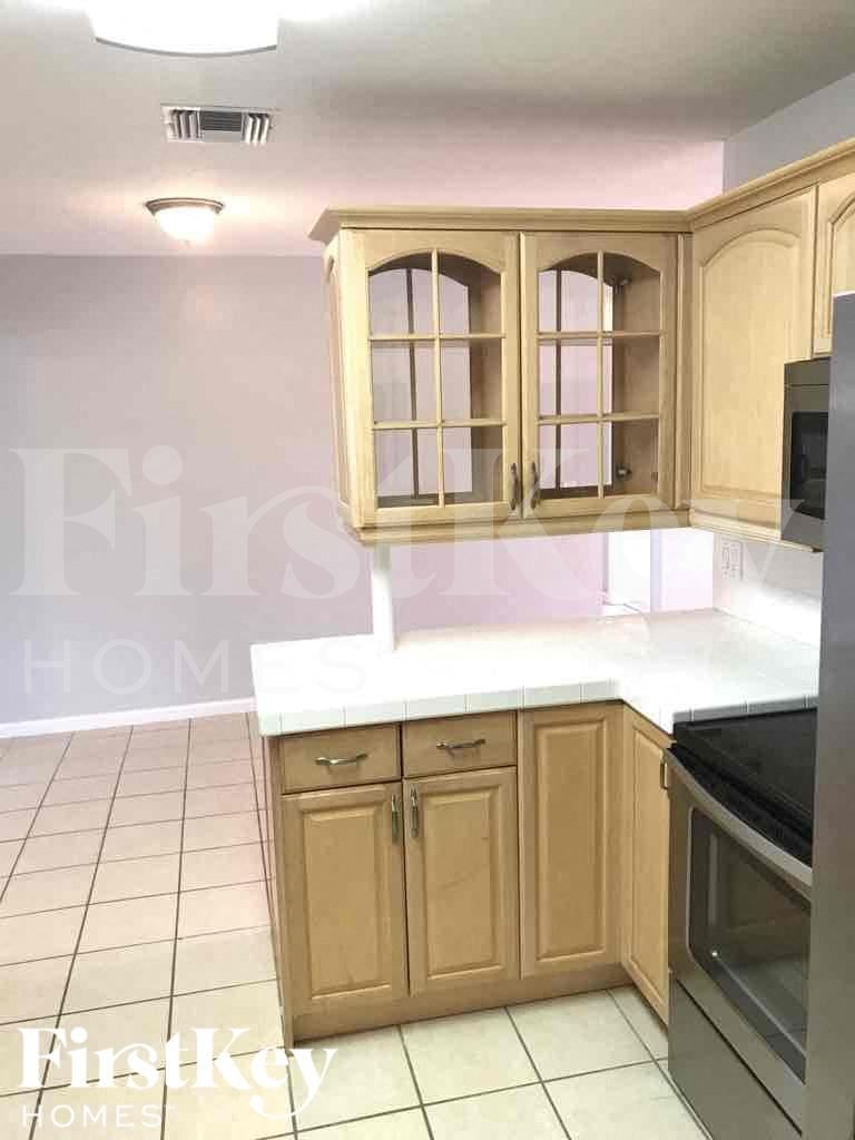 Building Photo - 1389 Meadowbrook Dr