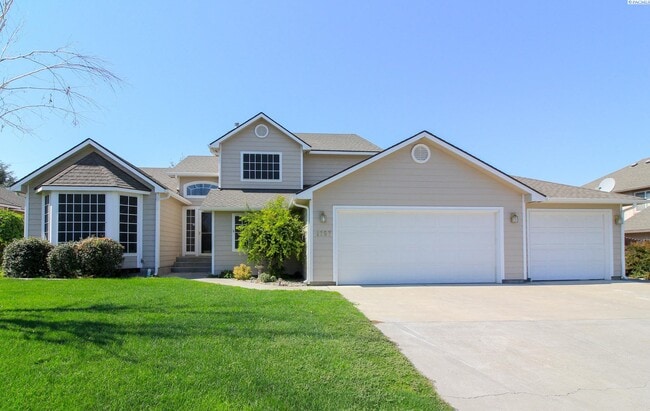 Primary Photo - 4 Bed/3 Bath South Richland Home