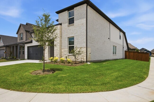 Building Photo - 2911 Hanscom St